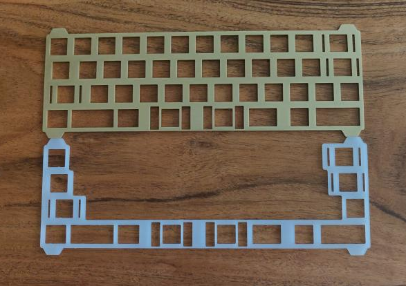 Comparison of the brass full plate and polycarbonate half plate