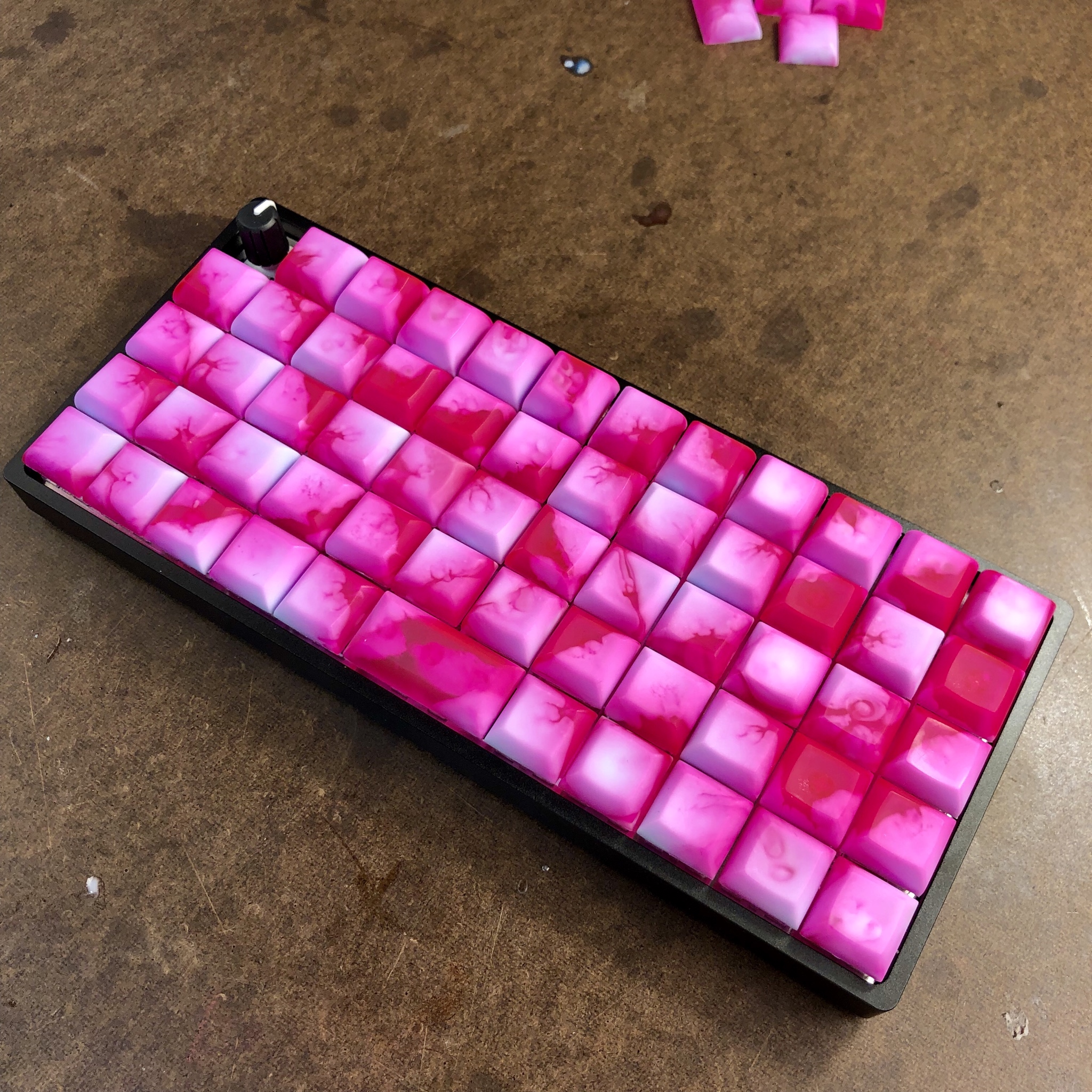 Rosalia resin HuB keycaps on a Preonic