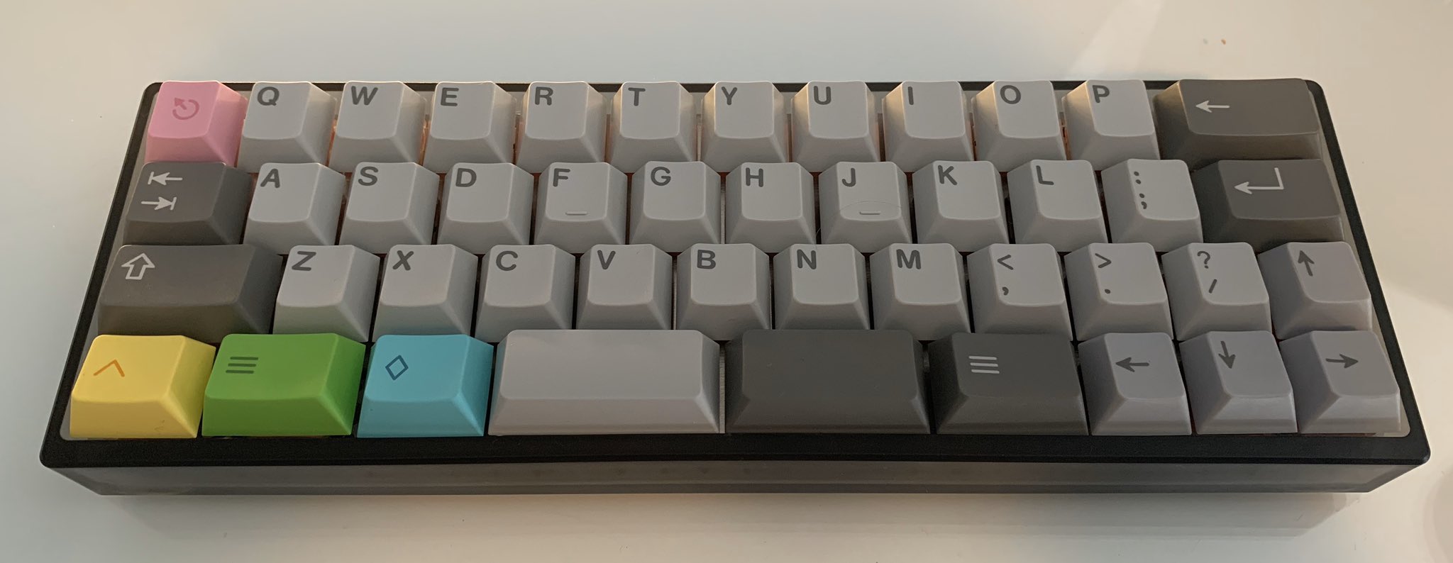 A MiniVan with GMK Paperwork keycaps in a Catalyst case