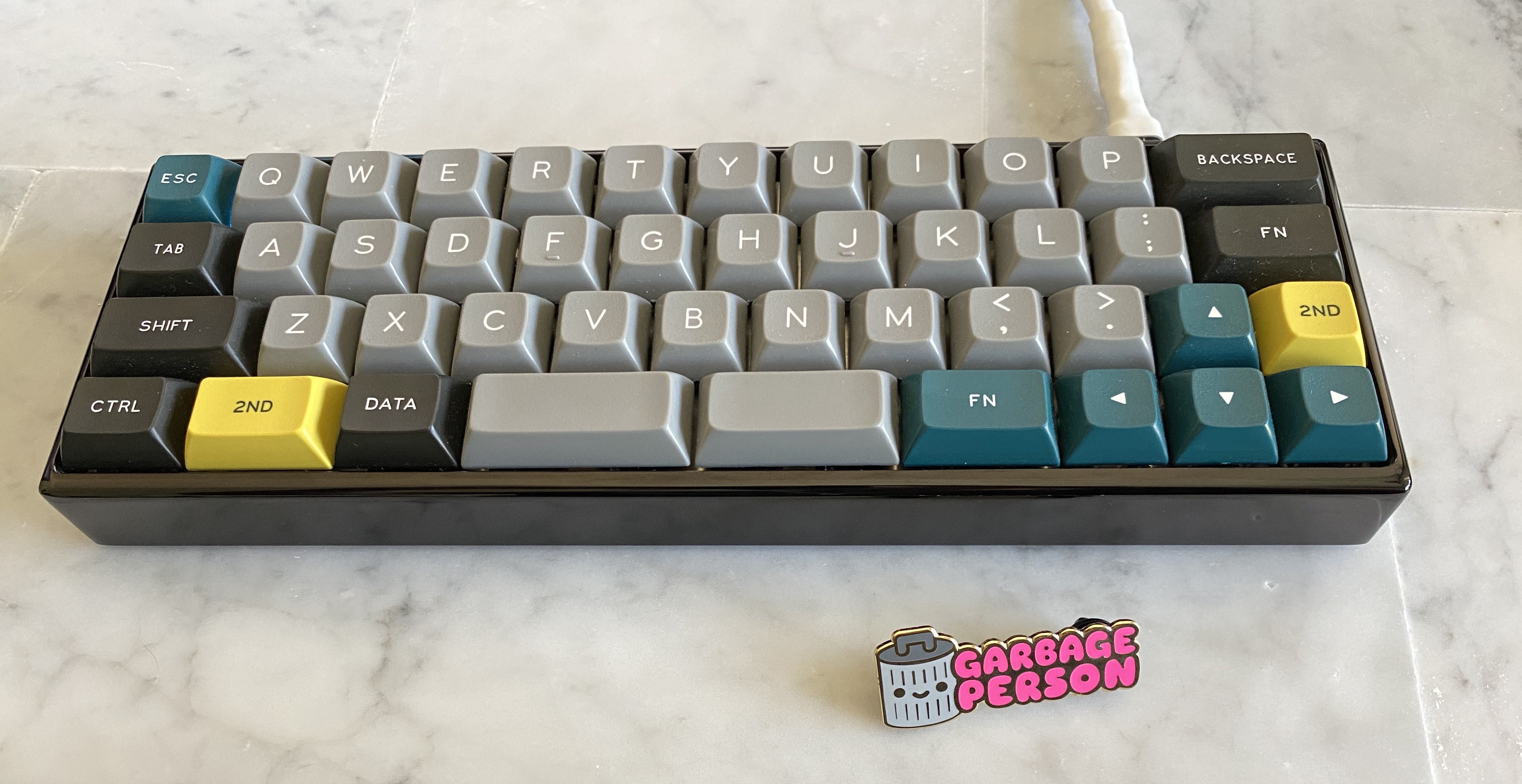 MiniVan in an aluminum case with DSA Scientific keycaps