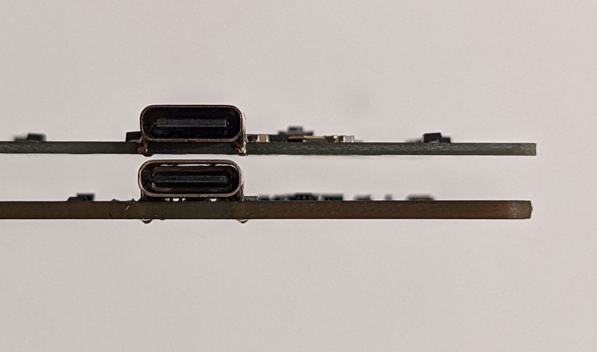 Comparison of a 1.2mm Model-V PCB (top) and a 1.6mm Ketch PCB (bottom)